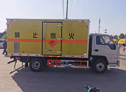 曲麻莱爆破器材运输车