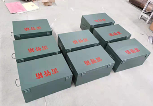 曲麻莱炸药箱和雷管箱一般是怎么存放的？